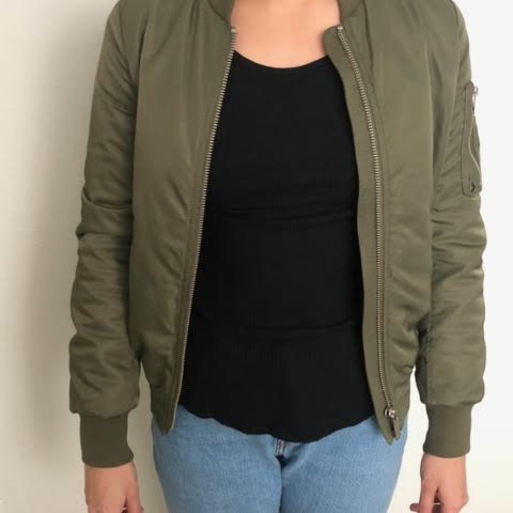 Aritizia Women’s Army Green Bomber Jacket